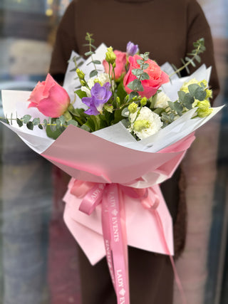 Buchet cu trandafiri roz si flori mixte alb-mov - aranjament floral primavara Lady Events