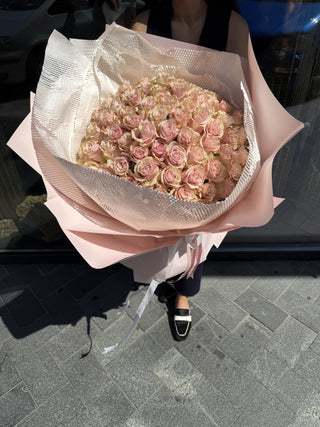 Buchet Lux cu 101 Trandafiri Roz – Ambalaj Elegant